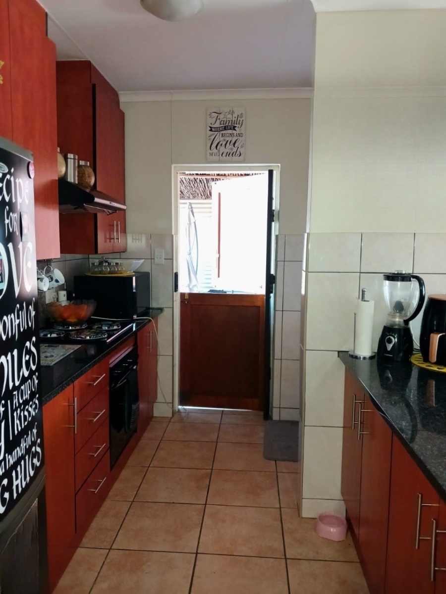 To Let 3 Bedroom Property for Rent in Waterkloof North West